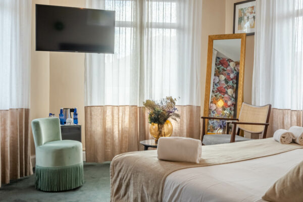 chambre-superieure-balcon-ama-hotel-biarritz-2