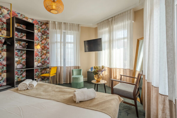 chambre-superieure-balcon-ama-hotel-biarritz-5